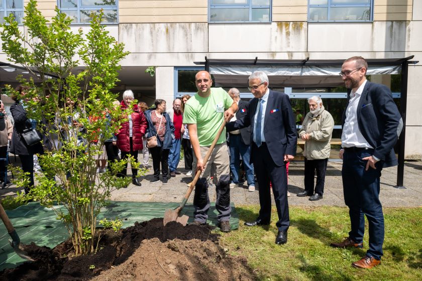 Inauguration jardin de soins