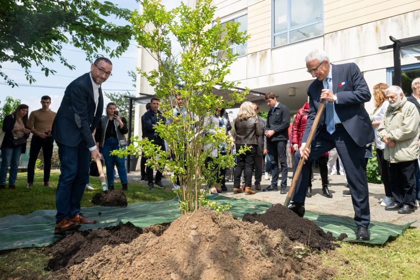 Inauguration jardin de soins
