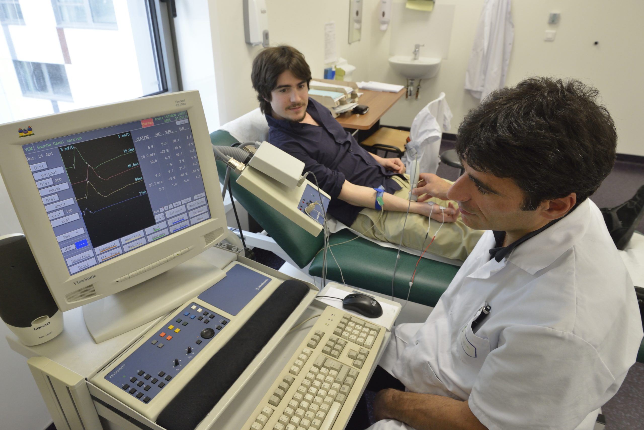 Examen de neurologie sur un patient du CHSF